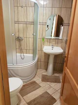 Гостевой дом Casa Andra Слэник-Молдова Двухместный номер с 1 кроватью и собственной ванной комнатой-13